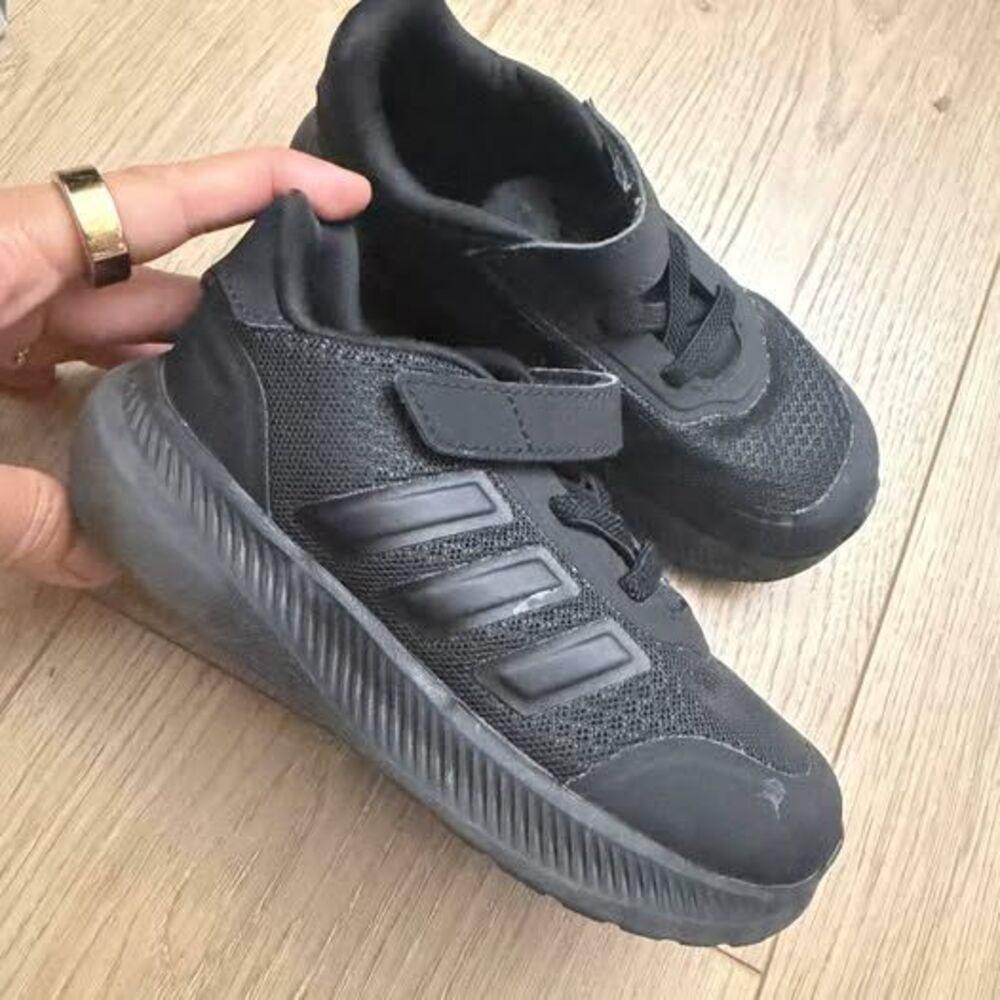 Adidas Cloudfoam Kids Sneakers size 9c